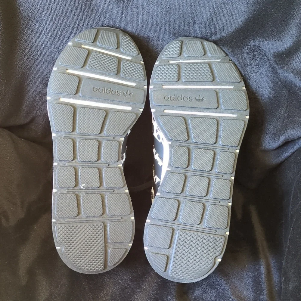 Adidas Swift Run 1.0 Women's Sz 8.5 - Picture 6 of 6